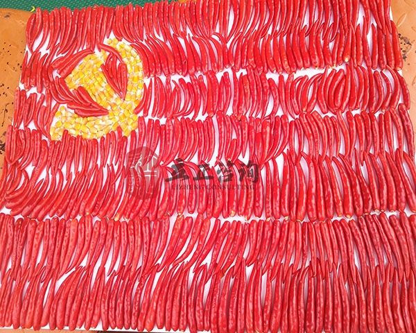 培訓快訊培訓時間：6月29日培訓地點:隆鑫山莊培訓單位:中鐵某局培訓課程:七一主題黨建活動培訓人數(shù)：21人培訓老師：馬海濤、李文泮培訓后勤:馬麗、周明業(yè)務人員：齊亞