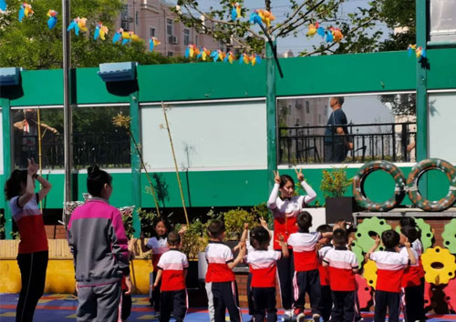 享受快樂運動-李滄區(qū)智榮幼兒園早操比賽